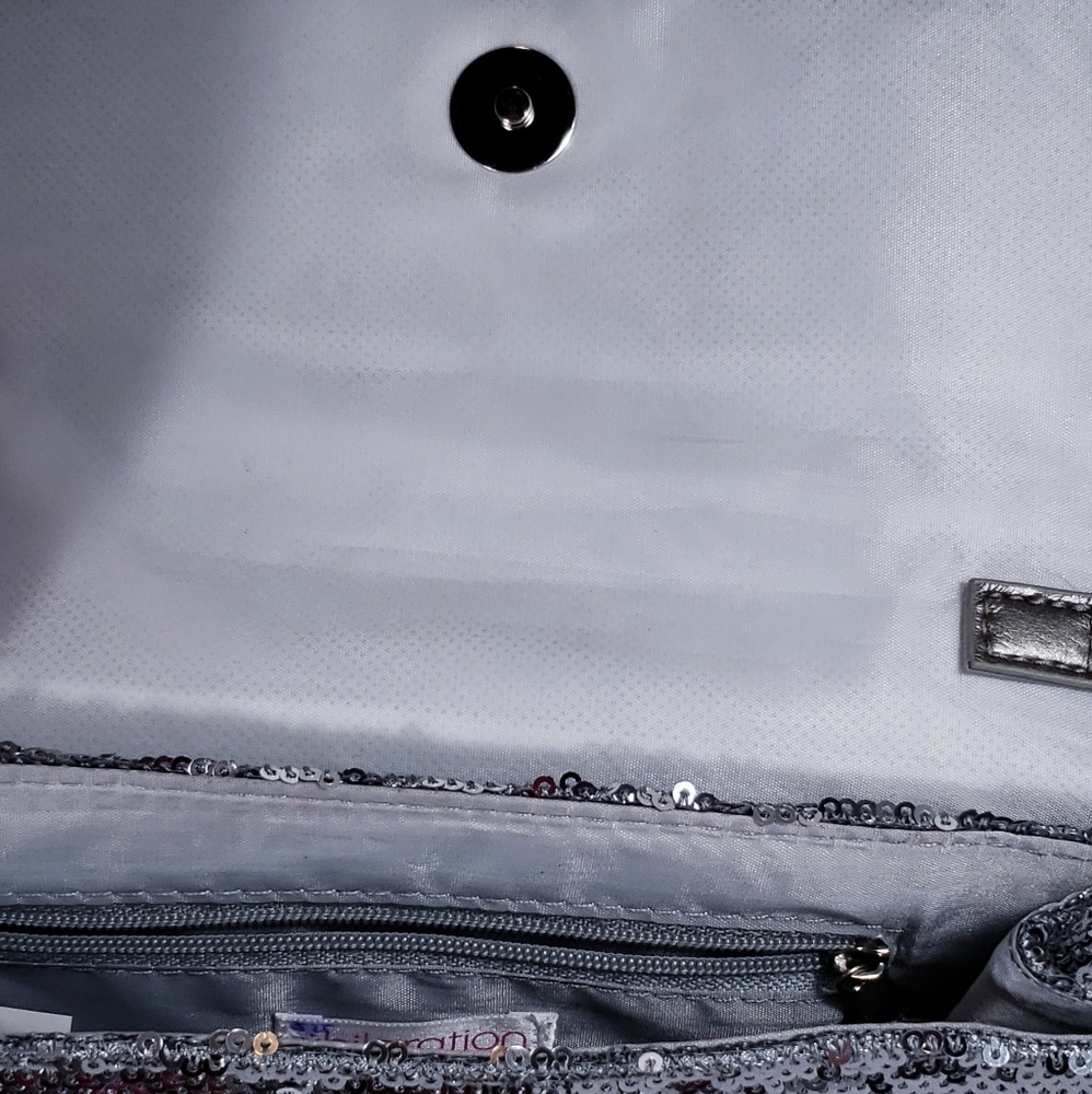 🍀Host Pick🍀Xhilaration Silver Sequined Clutch - Picture 6 of 7